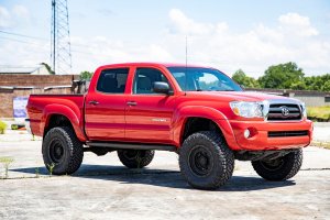 Toyota Tacoma Suspension Lift Kit - Rough Country - 3.5 Inch Lift Kit, Red UCA, N3 Struts - Red - '05-'23